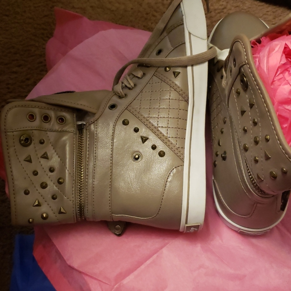 Sneaker - Picture 4 of 6